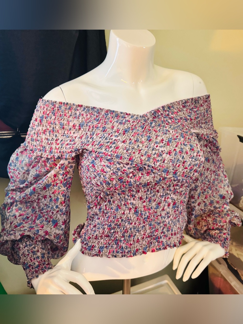 👑 Size Medium Steve Madden Pink Multi Smocked Off-Shoulder Floral Crop Top